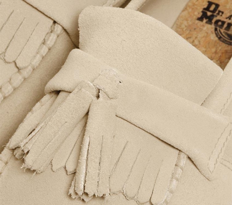 Botas Dr.martens Mocasín Con Borlas Adrian E.h Suede Arena Cálida E.h Suede