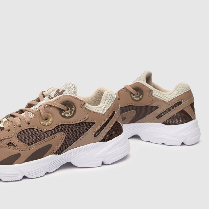 Marrón Adidas Astir Júnior Entrenadores Botas Dr.martens